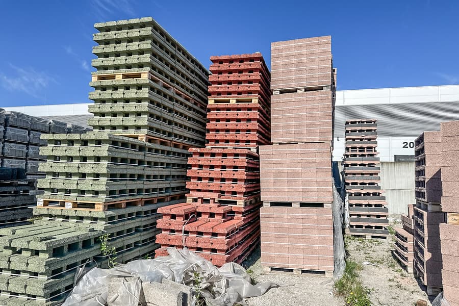 2 Paletten mit Durisol Steinen DSI 25/13 Rot, ca. 80 Stück
